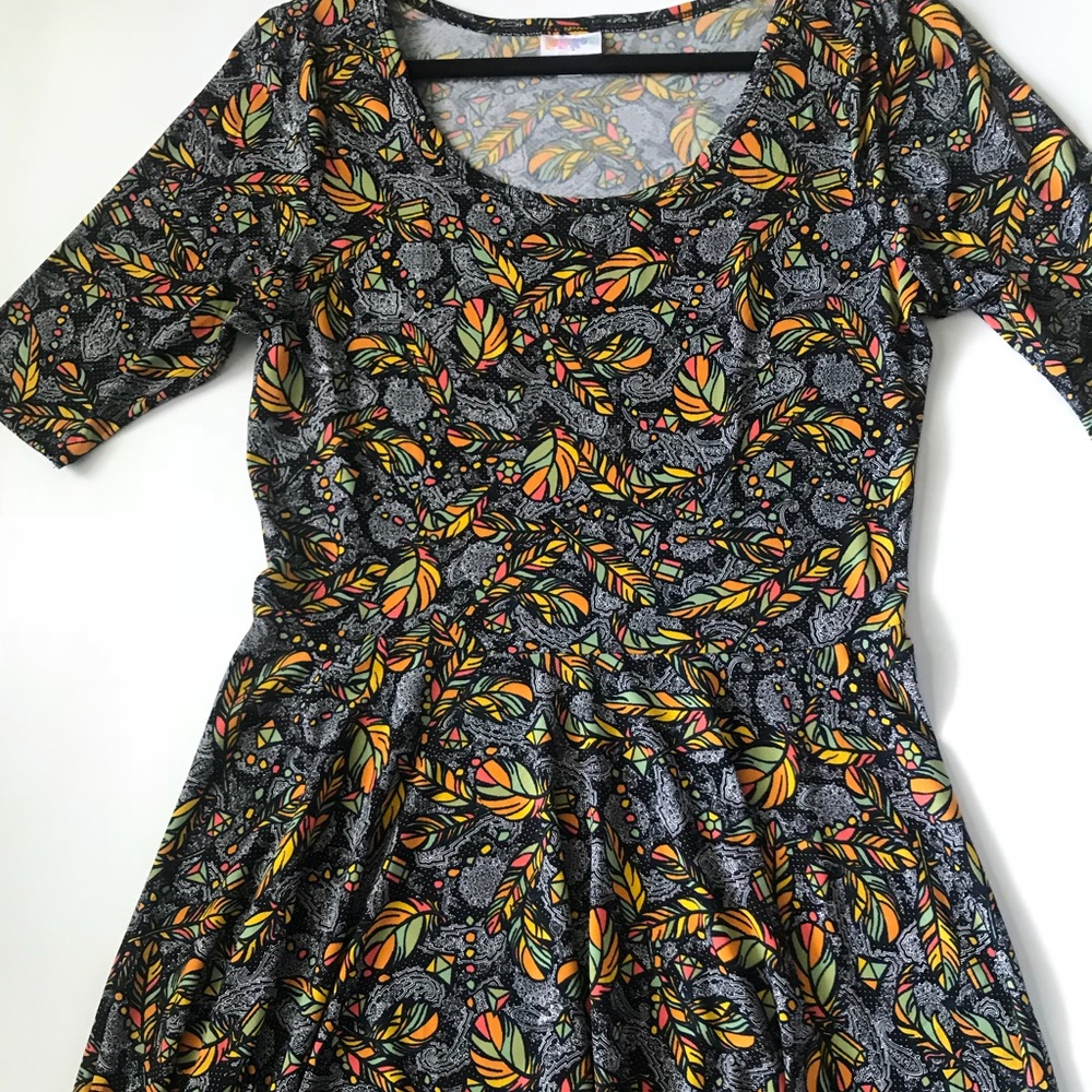 Like new Xl LuLaRoe feather Nicole